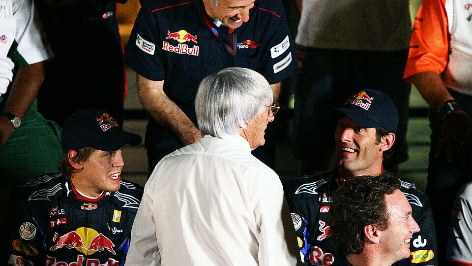 Bernie Ecclestone wäre Red Bull nicht böse, wenn man die Plätze unauffällig tauschen sollte, Foto: Sutton