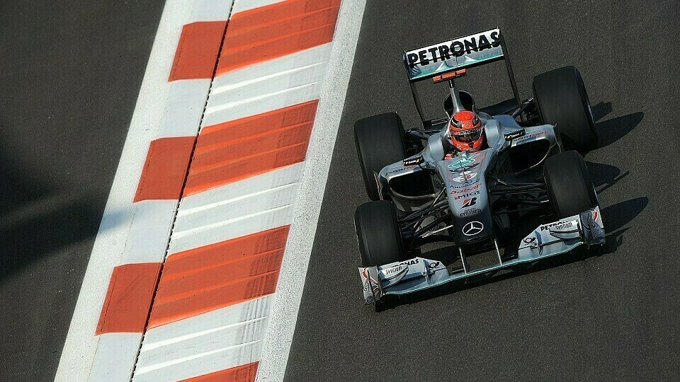 Michael Schumacher peilt Verbesserungen für 2011 an, Foto: Bridgestone Michael Schumacher peilt Verbesserungen für 2011 an, Foto: Bridgestone