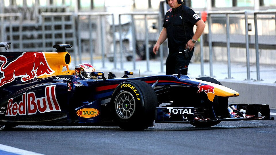 Sebastian Vettel schnitt sich den Reifen auf, Foto: Red Bull/GEPA