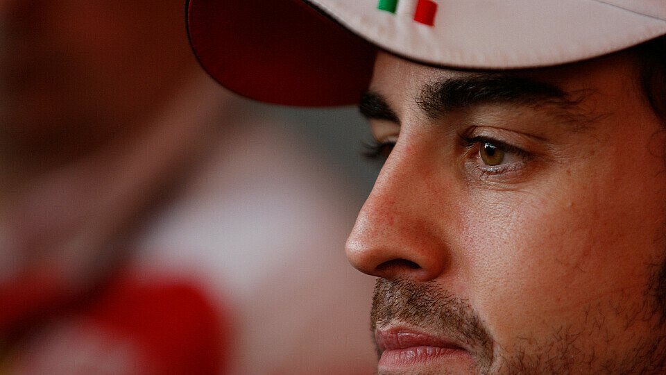 Fernando Alonso blickt ab jetzt positiv zurück, Foto: Sutton