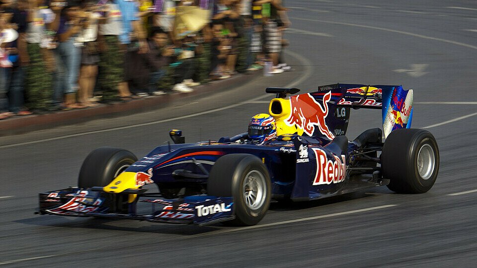 Mark Webber gab in Bangkok Gas, Foto: Red Bull