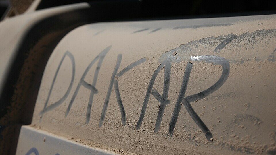 Auch am zweiten Tag der Dakar 2012 ereigneten sich schlimme Unfälle, Foto: Volkswagen Motorsport