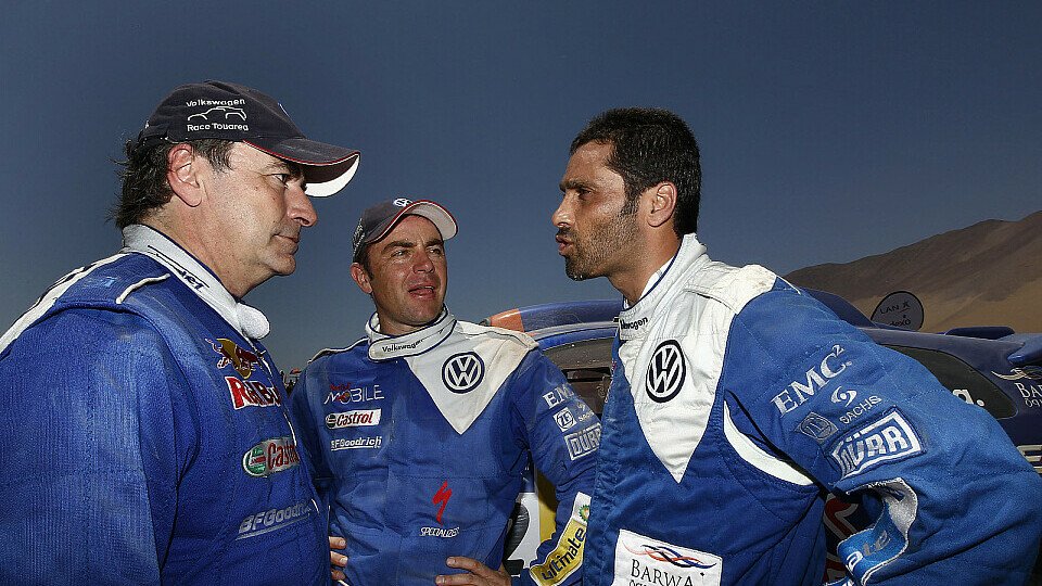 Die drei in der Gesamtwertung in Führung liegenden Sainz, Al-Attiyah und De Villiers, Foto: Volkswagen Motorsport