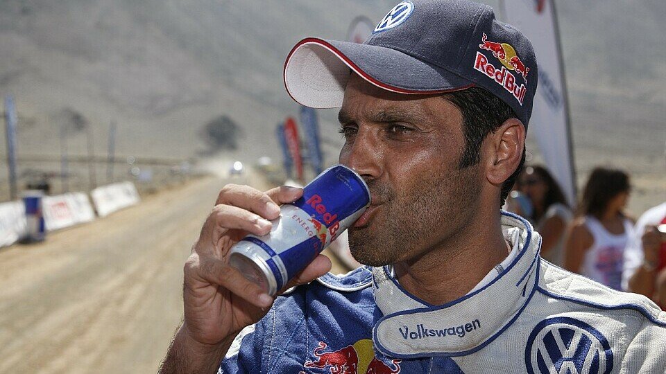 Nasser Al-Attiyah hat die achte Etappe der Dakar 2011 gewonnen und die Gesamtführung von Carlos Sainz übernommen., Foto: Volkswagen Motorsport