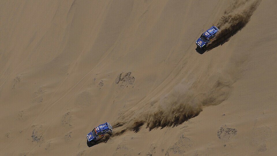 Viel enger hätte es bei der Dakar 2011 kaum zugehen können, Foto: Volkswagen Motorsport