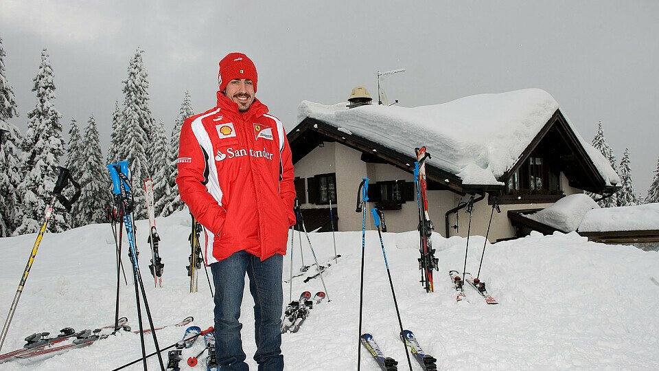 Fernando Alonso durfte nur Skistehen - Fahren war nicht angesagt, Foto: Ferrari