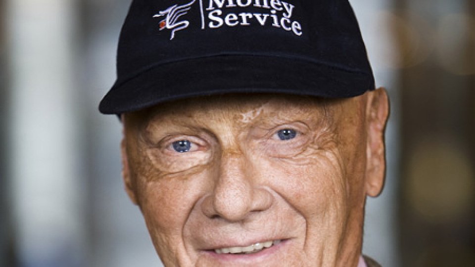 Niki Lauda trägt wieder eine blaue Mütze, Foto: Money Service Group