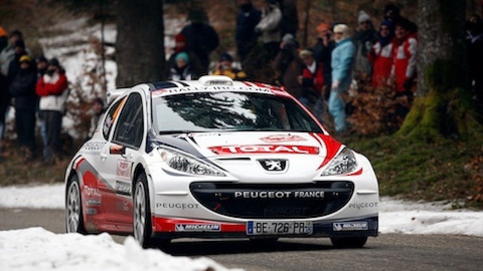 Holte sich im Schnee von Monte Carlo den Sieg - Bryan Bouffier im Peugeot 207, Foto: IRC