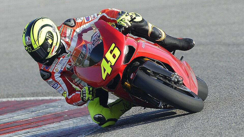 Valentino Rossi hat sich nach seiner Verletzung wieder aufs Bike geschwungen, Foto: Ducati