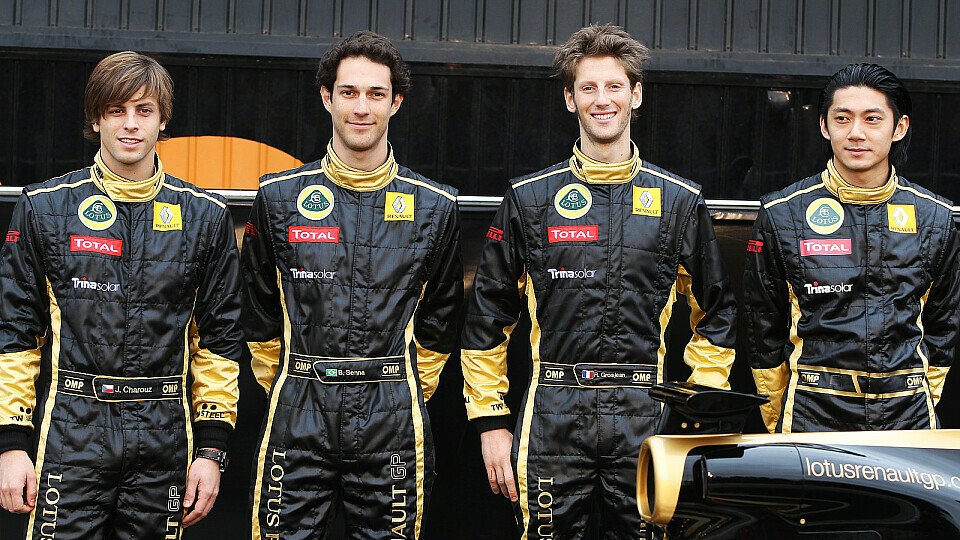 Bei der Präsentation des R31 durfte Charouz neben Senna, Grosjean und Tung schon einmal im Teamdress posieren - nun darf er das Auto auch fahren, Foto: Sutton
