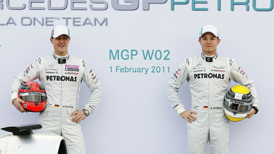 Michael Schumacher und Nico Rosberg blicken voller Zuversicht und Vorfreude dem Saisonauftakt 2011 entgegen, Foto: Sutton