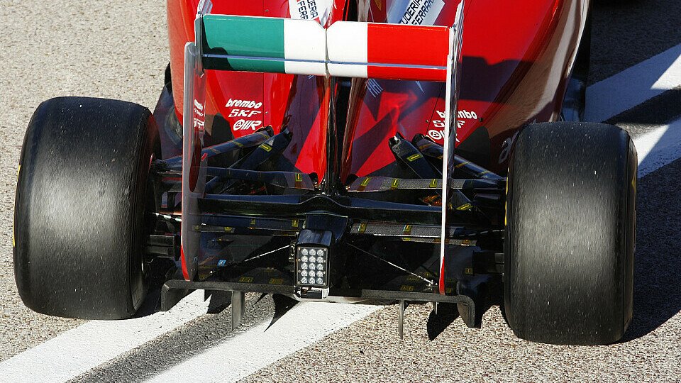 Fernando Alonso glaubt nicht, dass es zu Schwierigkeiten kommt, wenn das Heckflügelsystem ausfällt., Foto: Sutton