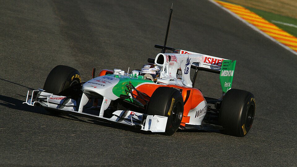 Force India bei den Testfahrten im spanischen Valencia, Foto: Pirelli
