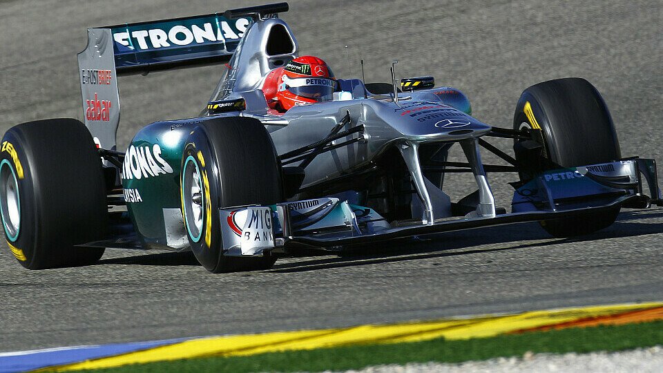 Michael Schumacher sicherte sich am zweiten Testtag in Jerez die Bestzeit, Foto: Mercedes GP