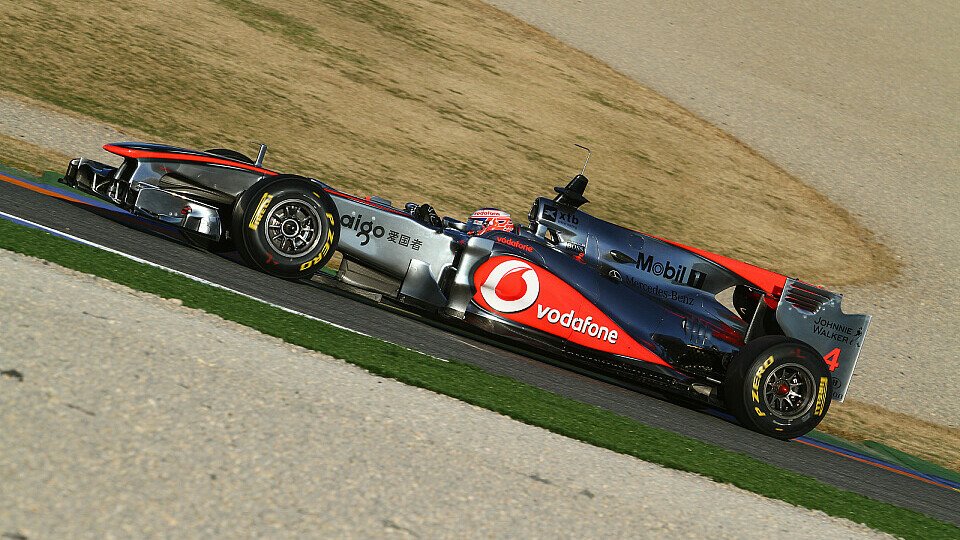 In Valencia war Jenson Button mit einem modifizierten Vorjahresauto unterwegs, Foto: Pirelli