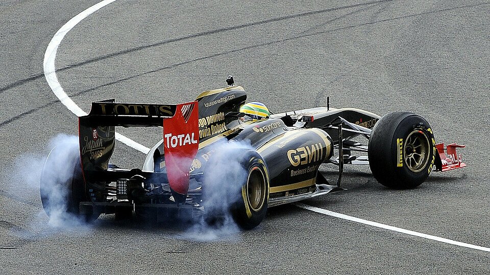 Renault-Ersatzfahrer Bruno Senna stellte den R31 in Jerez quer, Foto: Sutton
