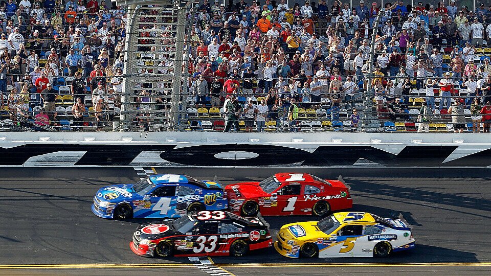 Tony Stewart sicherte sich per Foto-Finish den Sieg beim Nationwide-Rennen in Daytona, Foto: NASCAR