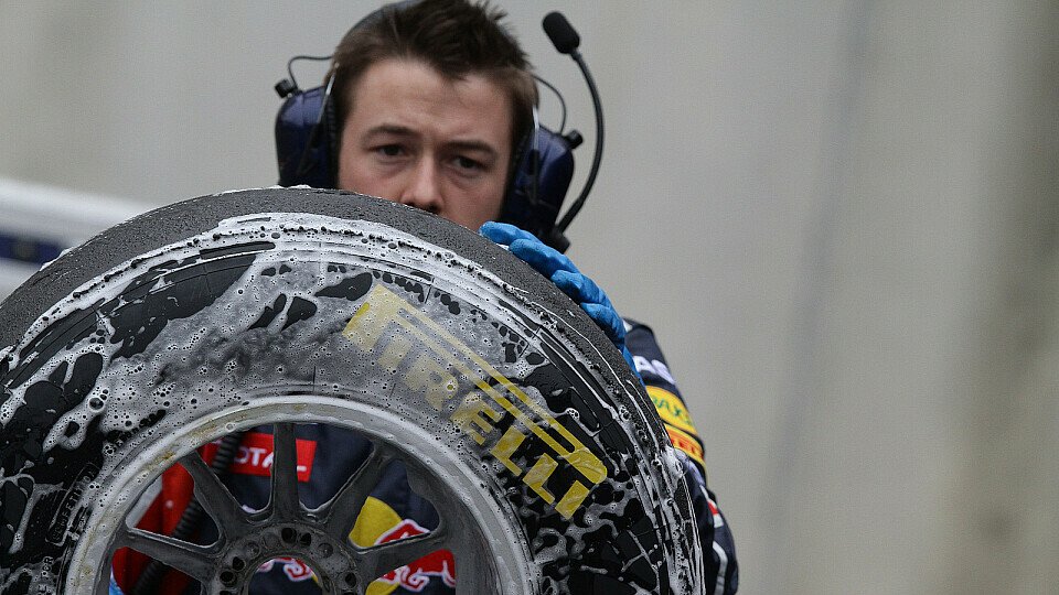 Nach der Absage der Testfahrten in Bahrain kehrt der F1-Zirkus nach Barcelona zurück, Foto: Pirelli