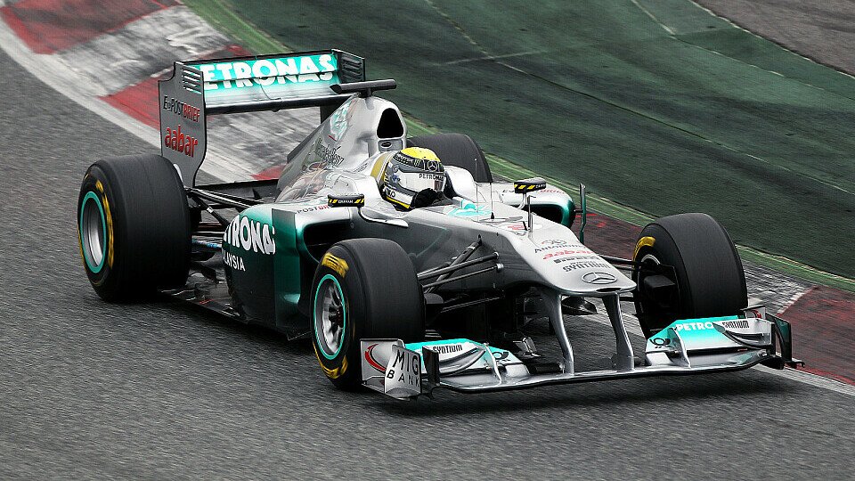Nico Rosberg durfte am Mittwoch erstmals mit dem veränderten Mercedes W02 auf die Strecke, Foto: Sutton