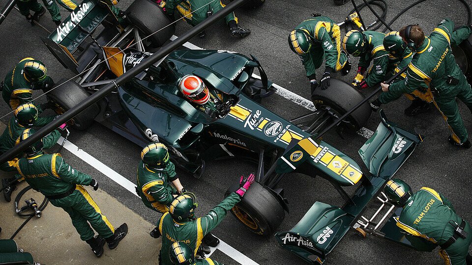 Jarno Trulli scheint mit dem neuen T128 von Lotus noch nicht zufrieden, Foto: Sutton