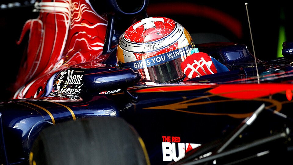 Sebastien Buemi mischt mit dem Toro Rosso bei den Tests weiterhin die Top-Teams der Formel 1 auf, Foto: Sutton