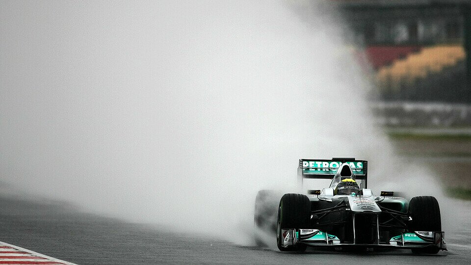 Nico Rosberg und Mercedes wirbelten in Barcelona nicht nur Wasser auf, Foto: Sutton
