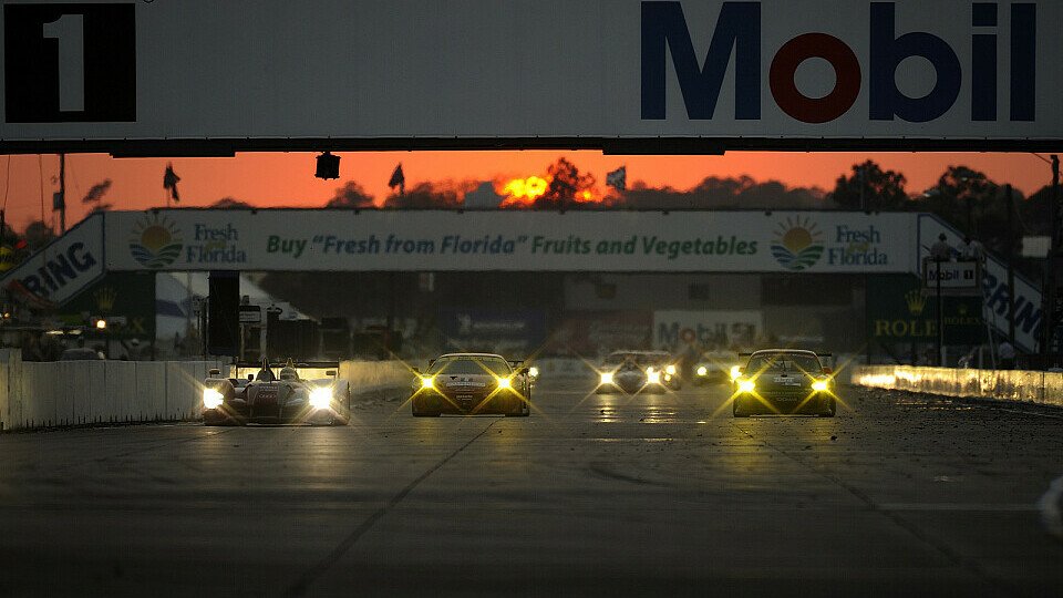 Szene aus dem Zwölf-Stunden-Rennen von Sebring 2011, Foto: Audi