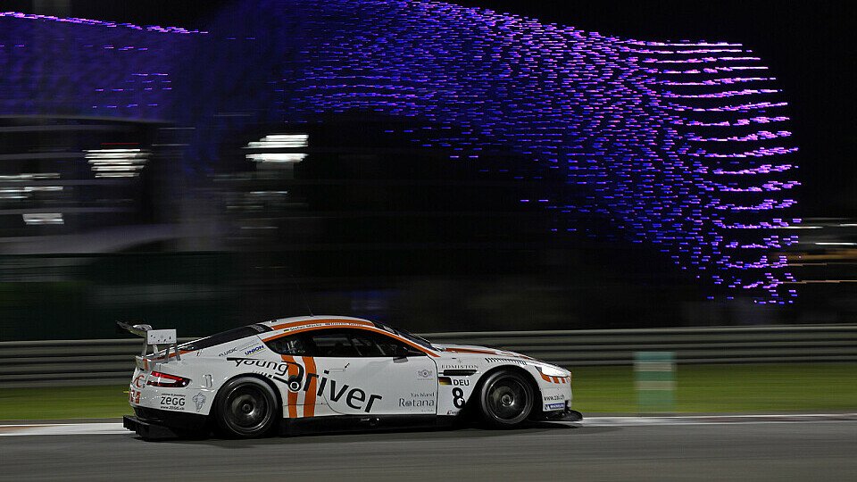 Prachtvolle Kulisse auf dem Yas Marina Circuit - Stefan Mücke kämpfte sich in Abu Dhabi bis auf Rang fünf vor, Foto: DPPI