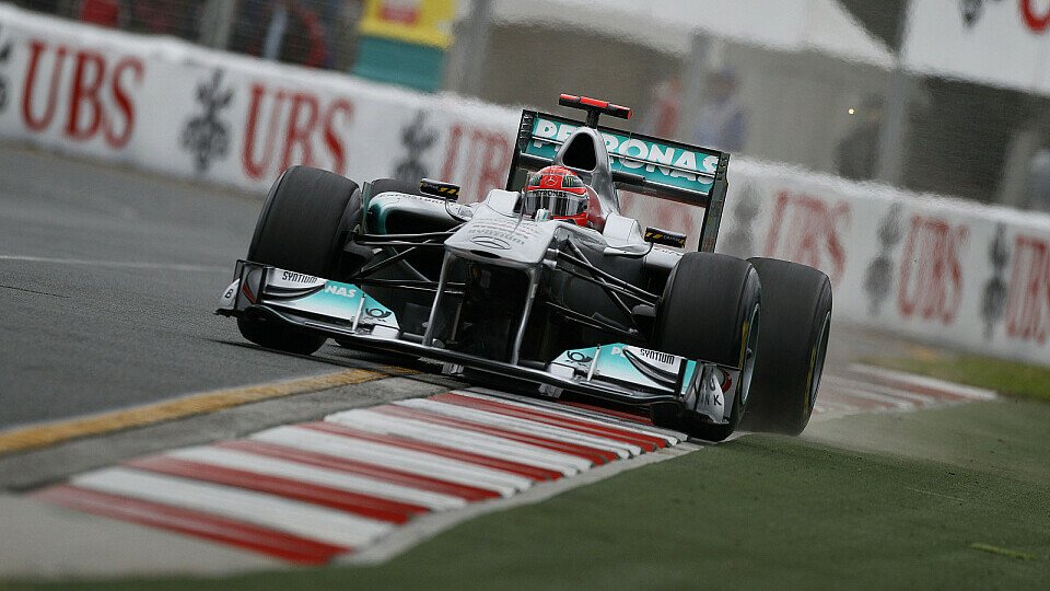 Für Michael Schumacher war der Australien-GP vorzeitig beendet, Foto: Mercedes GP
