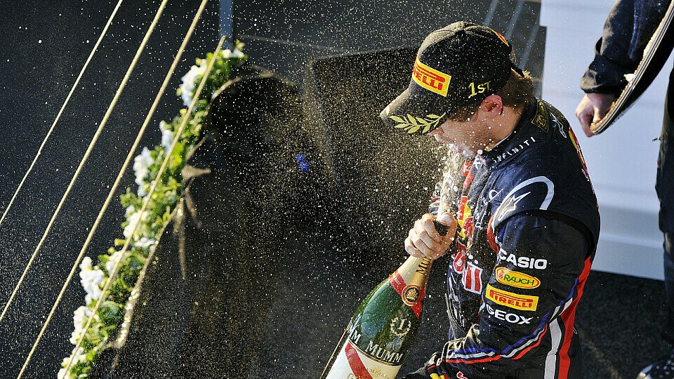 Vettel behält Füße trotz Sieg am Boden, Foto: Sutton