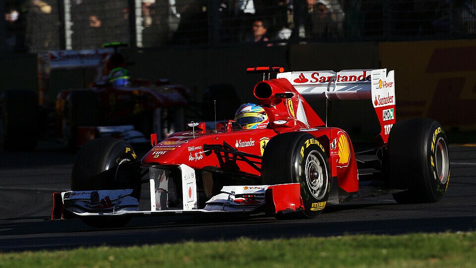 Fernando Alonso verfällt nicht in Panik, Foto: Sutton