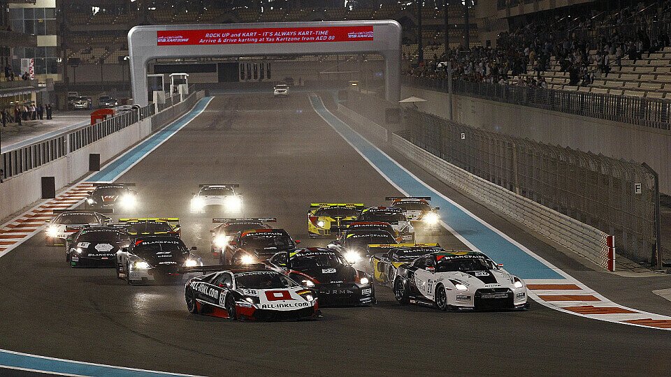 Besonders bei Nacht beeindruckte die GT1-WM in Abu Dhabi, Foto: DPPI