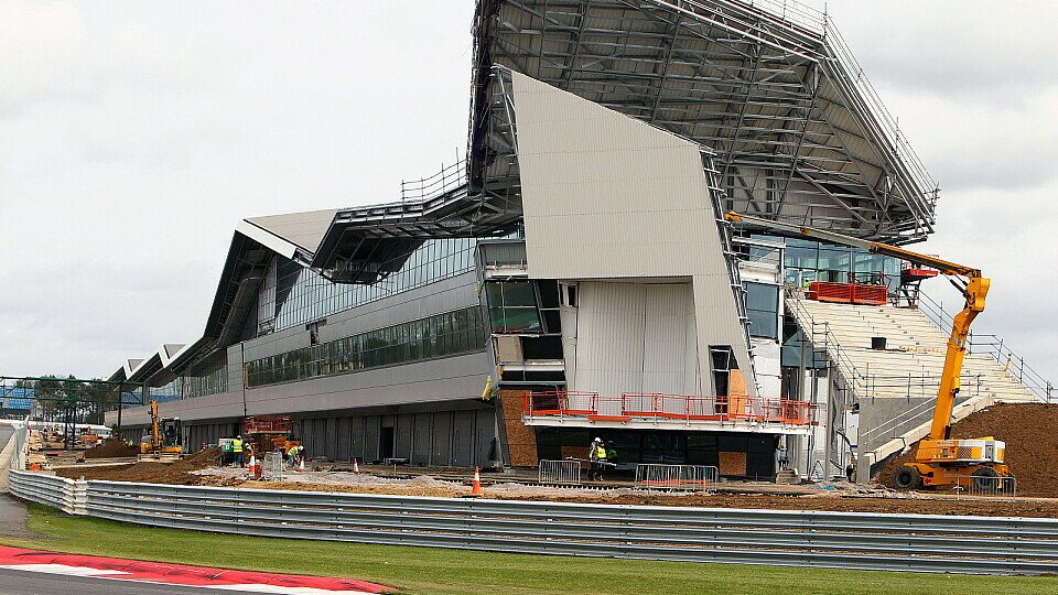 Die neuen Boxen in Silverstone sollen die Formel 1 noch viele Jahre beherbergen, Foto: Sutton