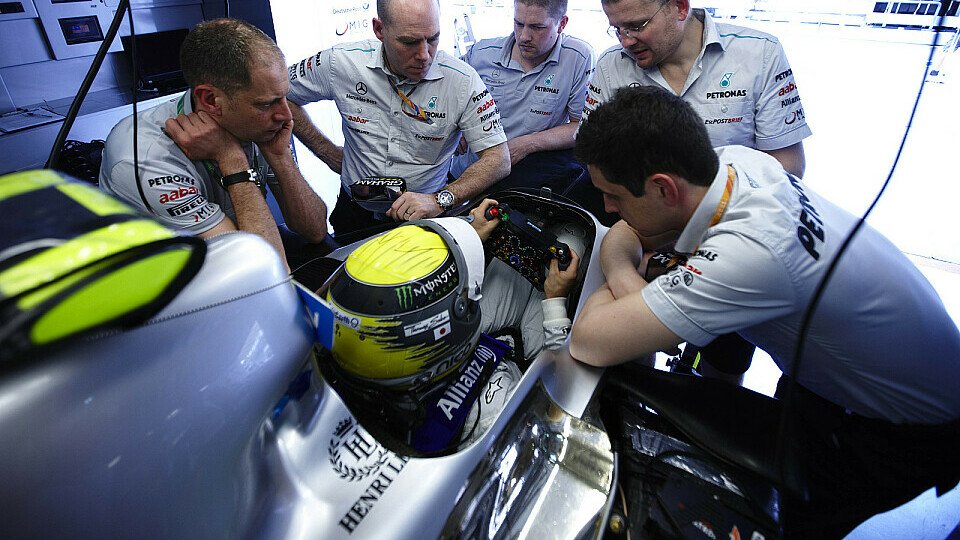 Bis alles so passt wie Nico Rosberg es haben will kann es eine Weile dauern - doch dem Deutschen stehen fähige Ingenieure zur Verfügung, Foto: Mercedes GP
