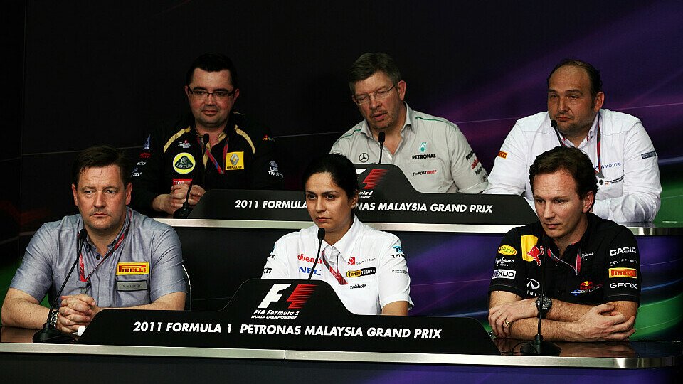 Die 4 Teamchefs von Red Bull, Ferrari, McLaren und Mercedes GP treffen sich in Stuttgart, Foto: Sutton