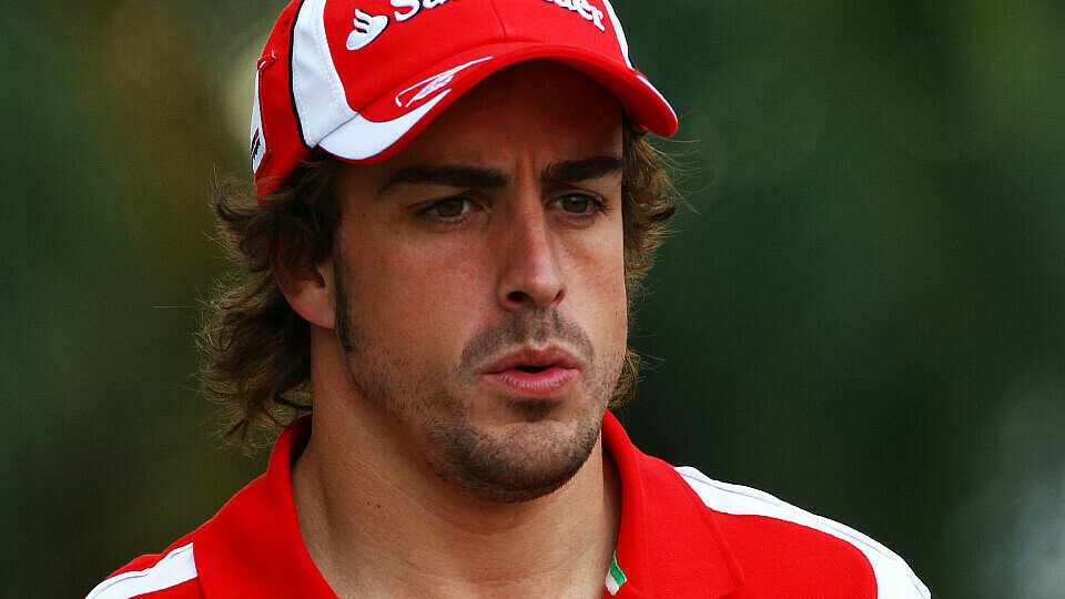 Fernando Alonso hatte in Malaysia auf und neben der Ideallinie Probleme mit den Reifen - für die Zukunft macht er sich Sorgen, Foto: Sutton