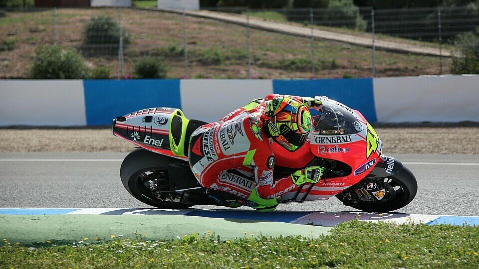 Wie schon in Jerez testet Valentino Rossi nun erneut die 2012er Maschine, Foto: Ducati