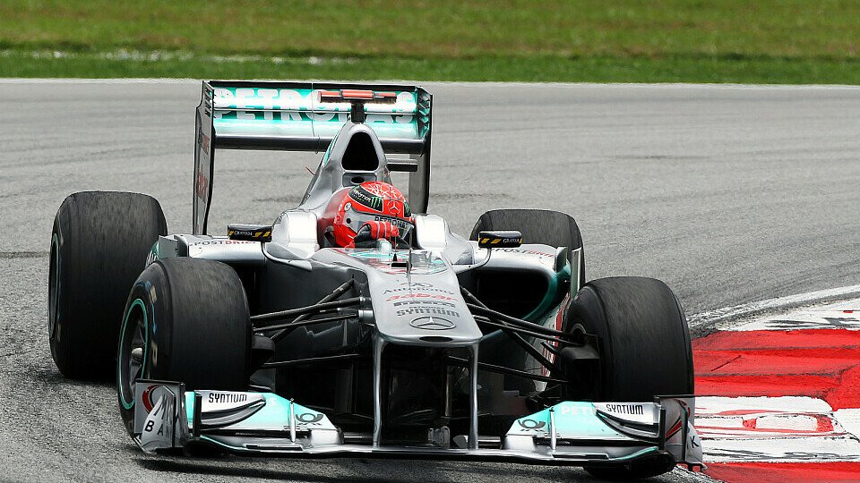 Schumacher & Rosberg kämpften mit Heckflügel, Foto: Sutton
