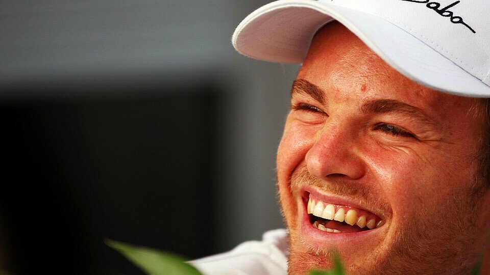 Die neuen Regeln zaubern Nico Rosberg ein Strahlen ins Gesicht, Foto: Sutton
