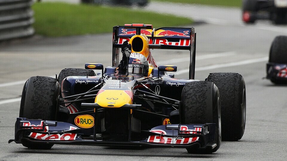 Sebastian Vettel schnappte sich in Sepang den zweiten Saisonsieg, Foto: Sutton