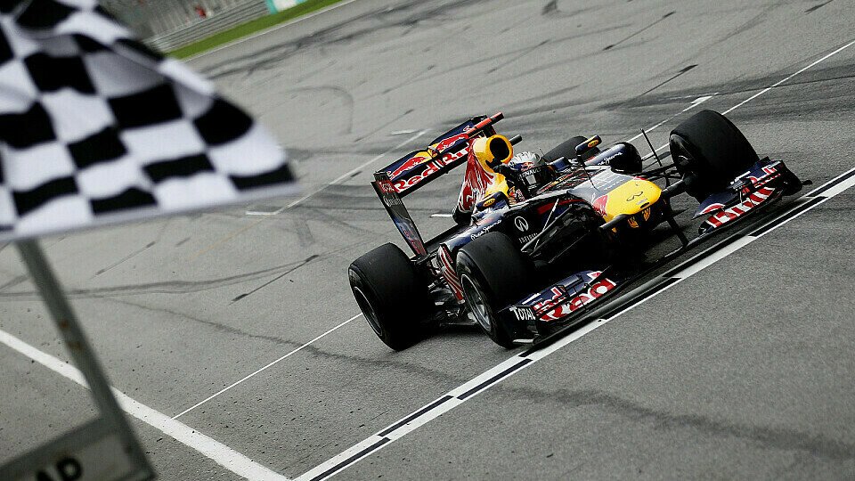 Sebastian Vettel schnappte sich den zweiten Sieg im zweiten Rennen, Foto: Red Bull