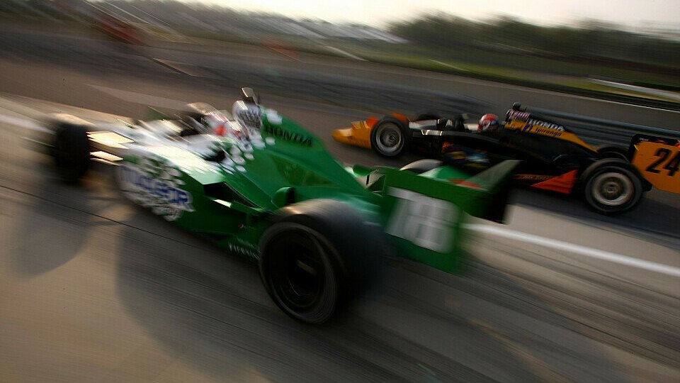 Simona de Silvestro und HVM wird die Ehre der ersten Lotus-Ausfahrt zuteil, Foto: IndyCar