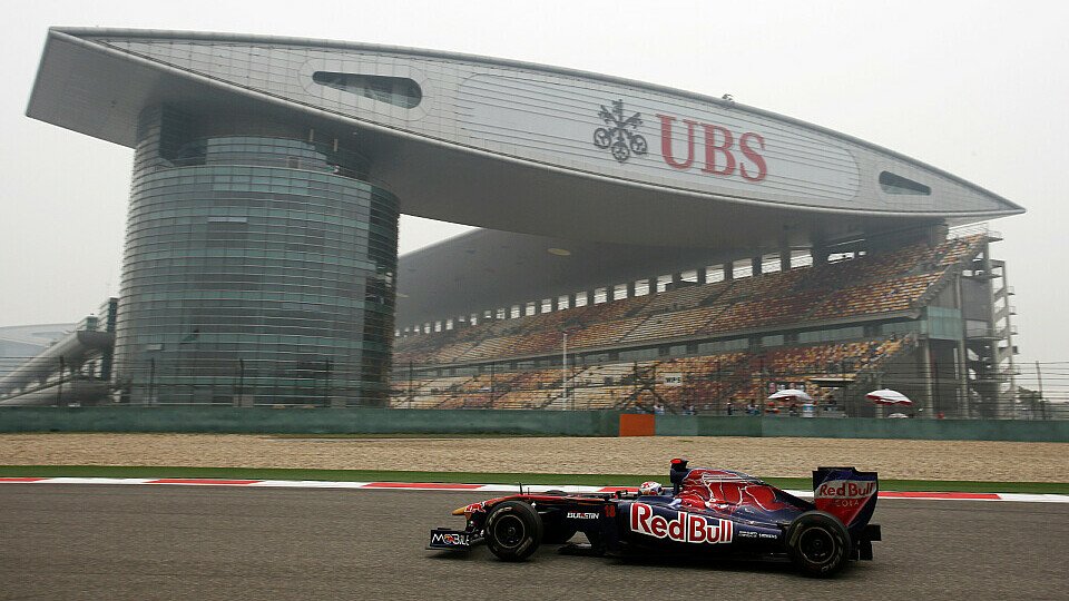 Sebastien Buemi peilt mit Toro Rosso die Top-10 in China an, Foto: Sutton