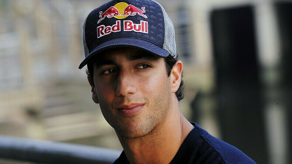 Daniel Ricciardo kommt zu seinem Formel-1-Renndebüt, Foto: Sutton