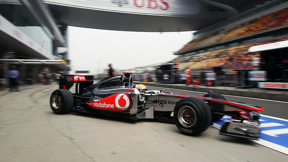 Imposante Kulisse - nur mit der Abstimmung seines McLaren war Lewis Hamilton in China noch nicht ganz zufrieden, Foto: Sutton
