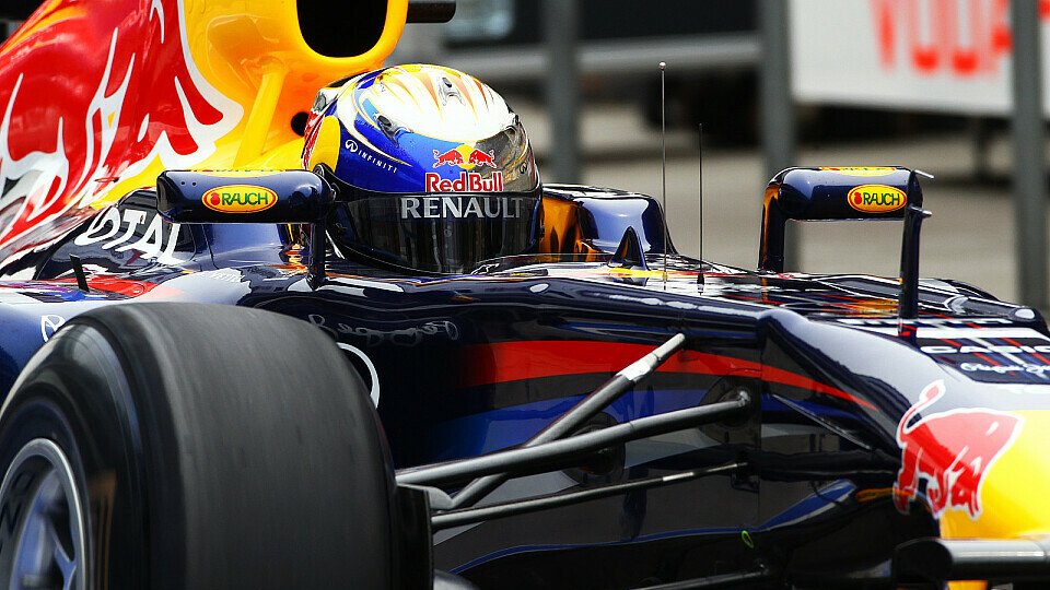 Sebastian Vettel sorgte für die schöne Seite des Qualifyings von Red Bull, Foto: Sutton Sebastian Vettel sorgte für die schöne Seite des Qualifyings von Red Bull, Foto: Sutton