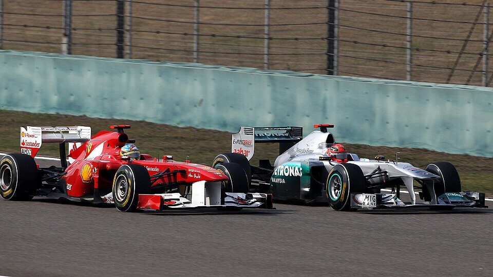 Fernando Alonso hatte im Zweikampf keinen Vorteil duch das fehlerhafte DRS, Foto: Sutton