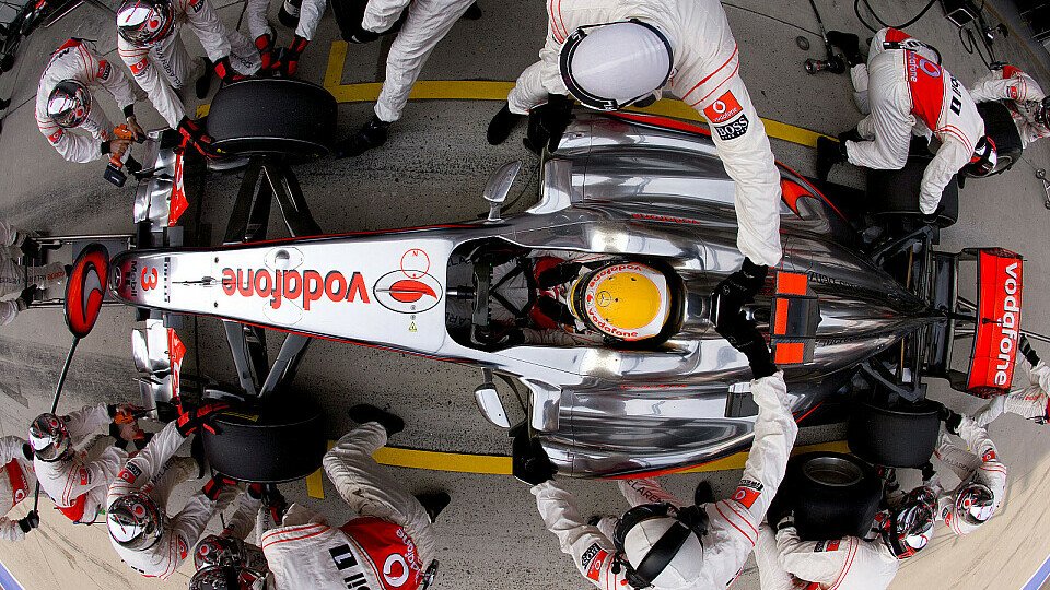 Drill-Instructor Lewis Hamilton - ob das den McLaren-Mechanikern gefällt?, Foto: McLaren