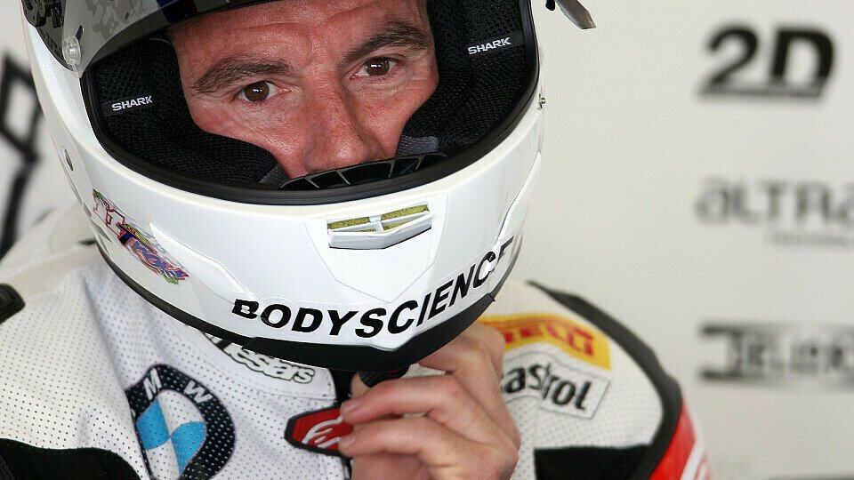 Troy Corser hängt seinen Helm an den Nagel, Foto: BMW Motorrad