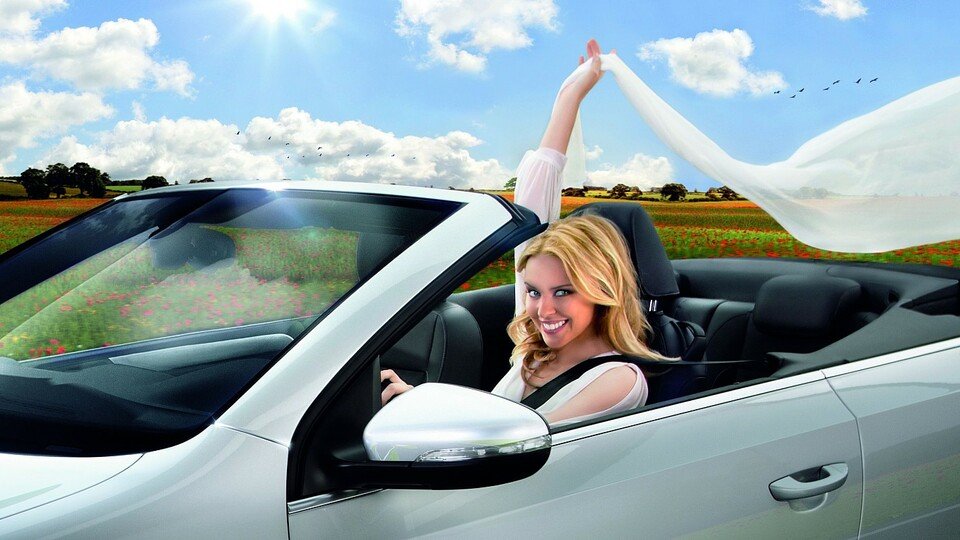 Kylie Minogue im neuen Golf Cabrio, Foto: Volkswagen